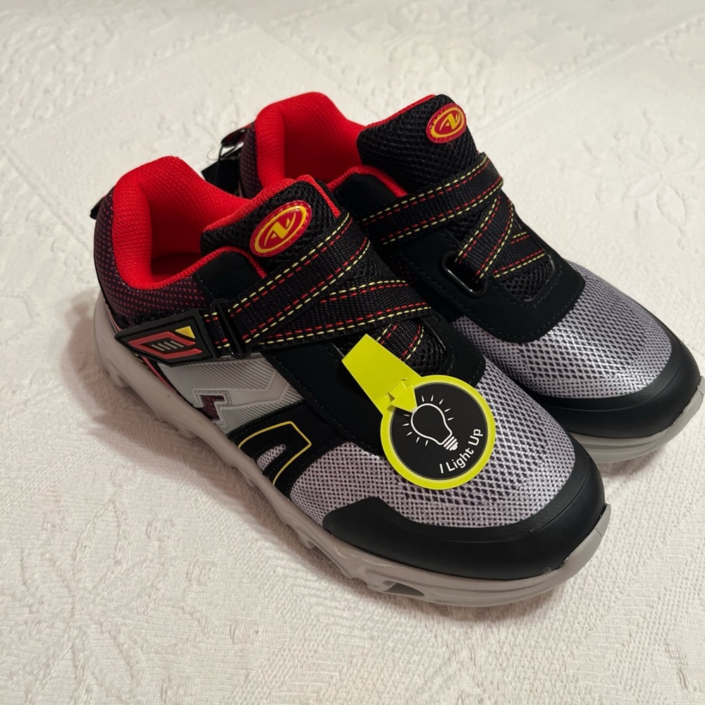 Lightweight Easy On Sneakers Light-Up Athletic Works Gray/Black Boys Size 4